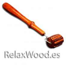 Grooved facial roller for wood therapy treatment